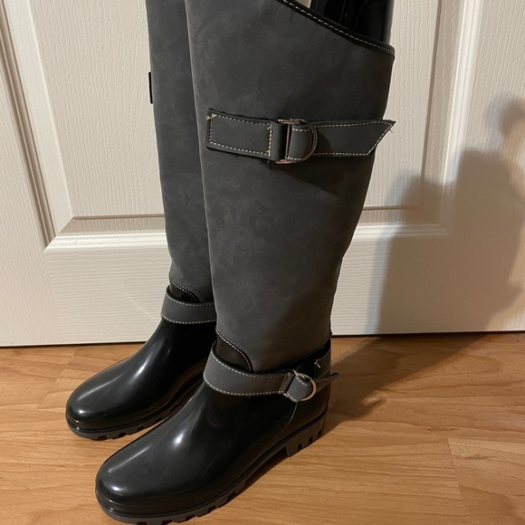 Suede and rubber boots - woman’s size 5-5.5 🤩 (3/15) - Picture 2 of 5